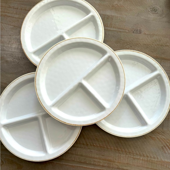 Pottery Barn White Plates•Set of 4•with division•BPA free•like new• EUC - Picture 1 of 3